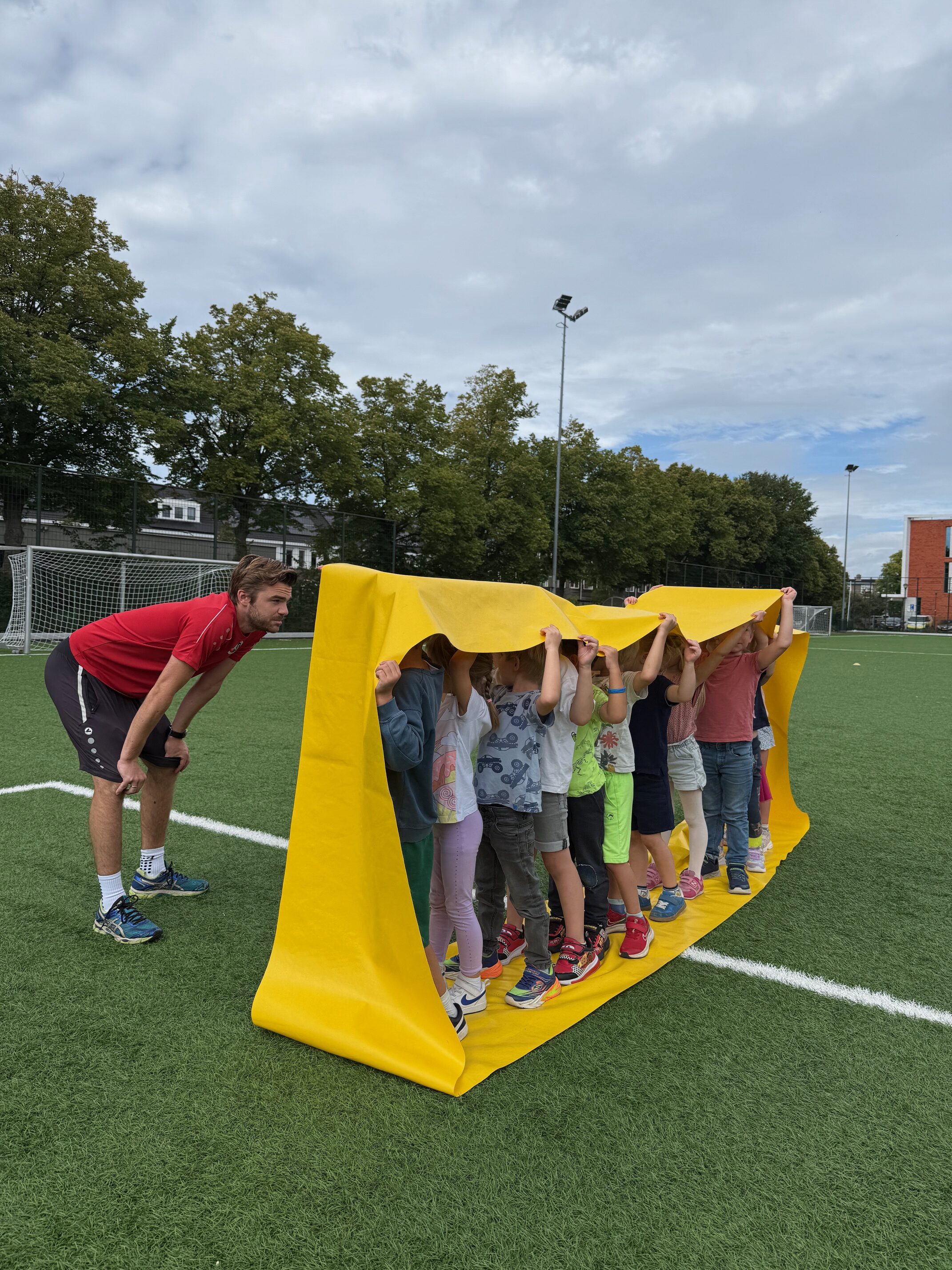Foto Steen, samenwerken rupsband